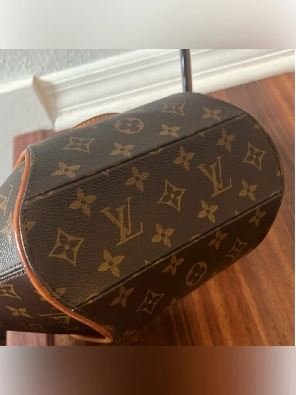 Louis Vuitton Ellipse PM M10040 Timeless design in good vintage condition.